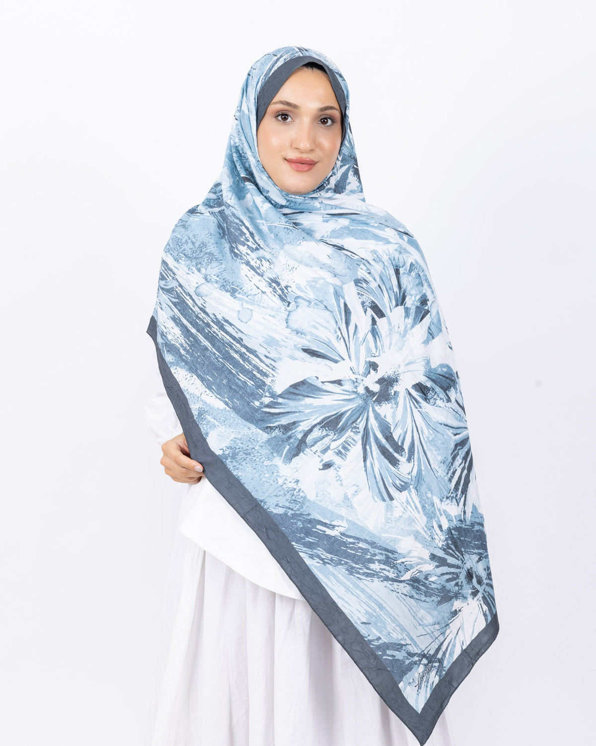 Mikro Bambu Kraş Şal D020 Petrol Mavisi, çiçekli desenli, 75 × 185 cm şal – görsel 2