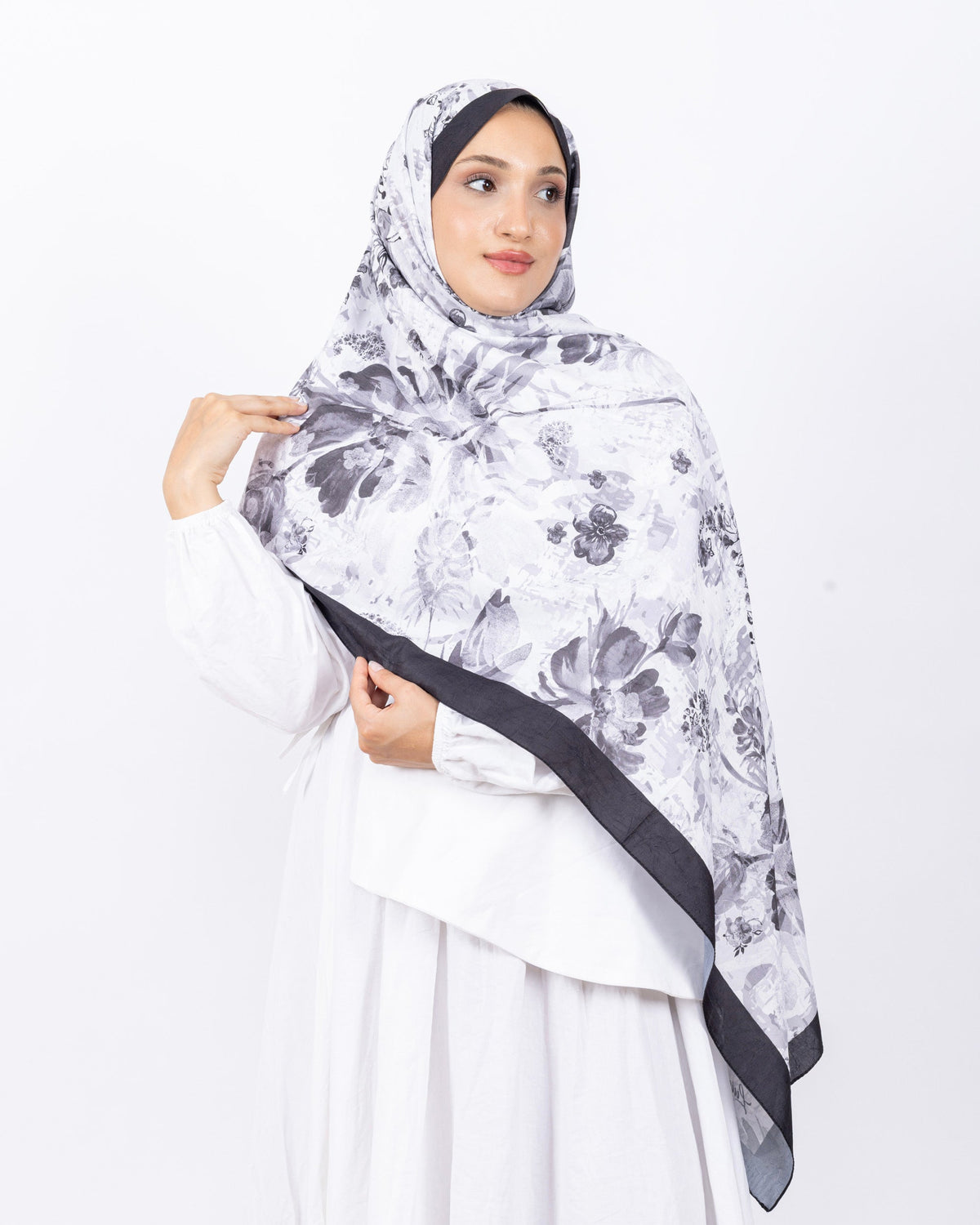 Mikro Bambu Kraş Şal D029 Siyah-Gri, çiçekli desenli, 75 × 185 cm şal – görsel 4