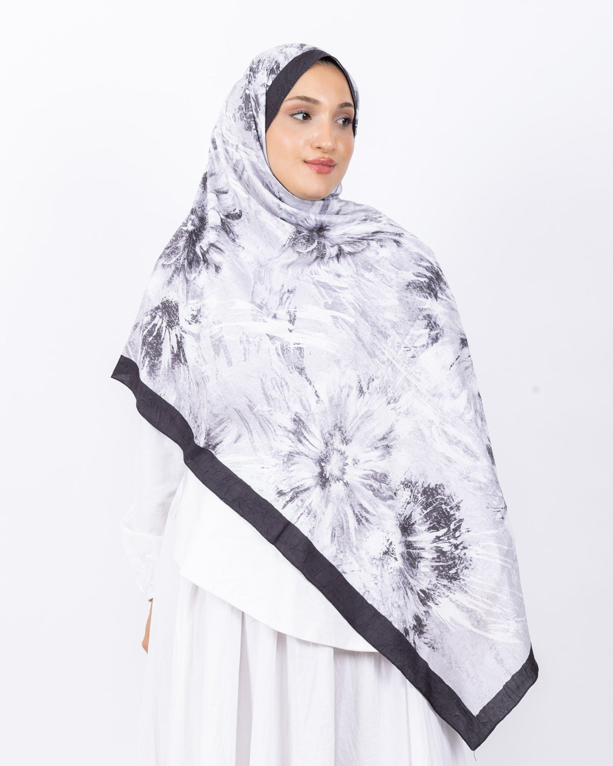 Mikro Bambu Kraş Şal D027 Siyah-Gri, çiçekli desenli, 75 × 185 cm şal – görsel 2