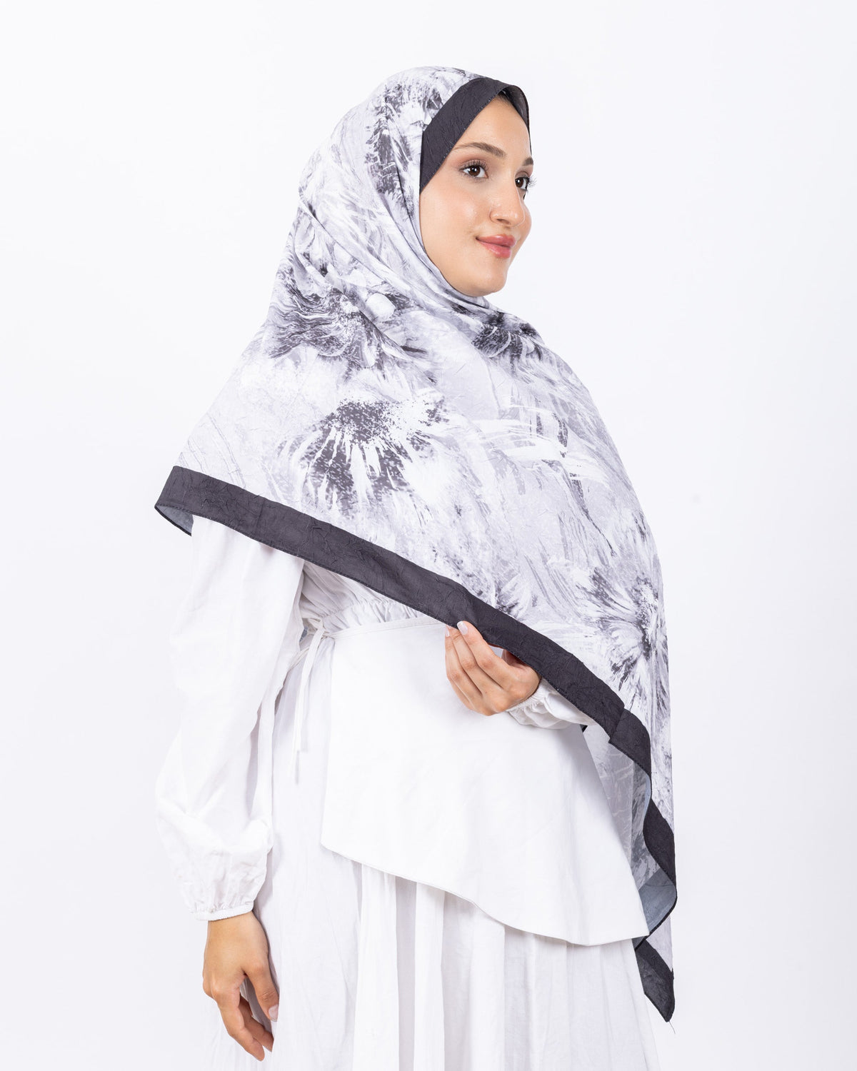 Mikro Bambu Kraş Şal D027 Siyah-Gri, çiçekli desenli, 75 × 185 cm şal – görsel 1