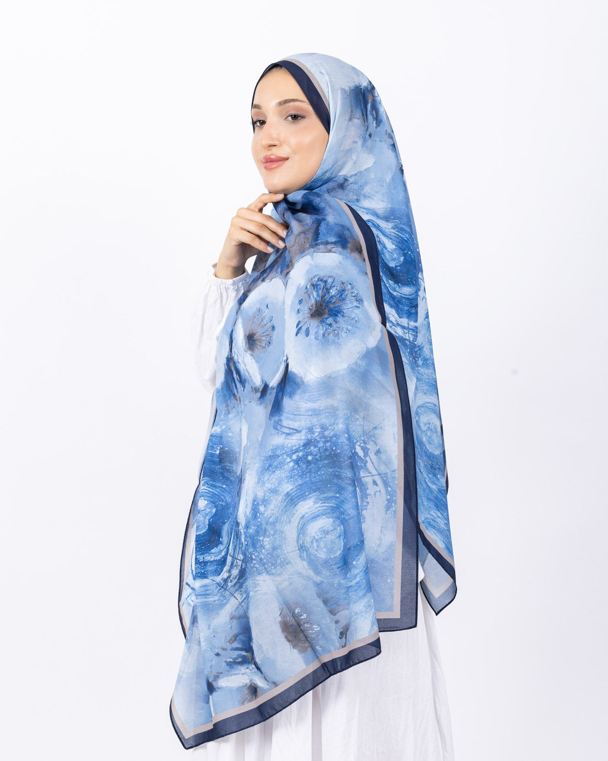 Fransız İpeği D018 Lacivert, çiçekli desenli, 75 × 185 cm şal – görsel 3