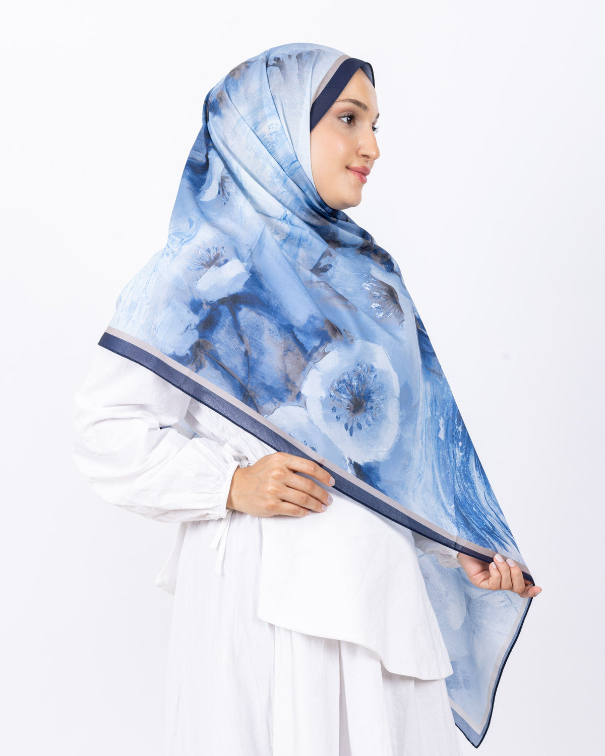 Fransız İpeği D018 Lacivert, çiçekli desenli, 75 × 185 cm şal – görsel 4