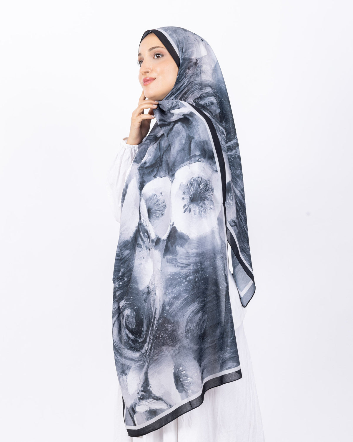 Fransız İpeği D018 Siyah-Gri, çiçekli desenli, 75 × 185 cm şal – görsel 1