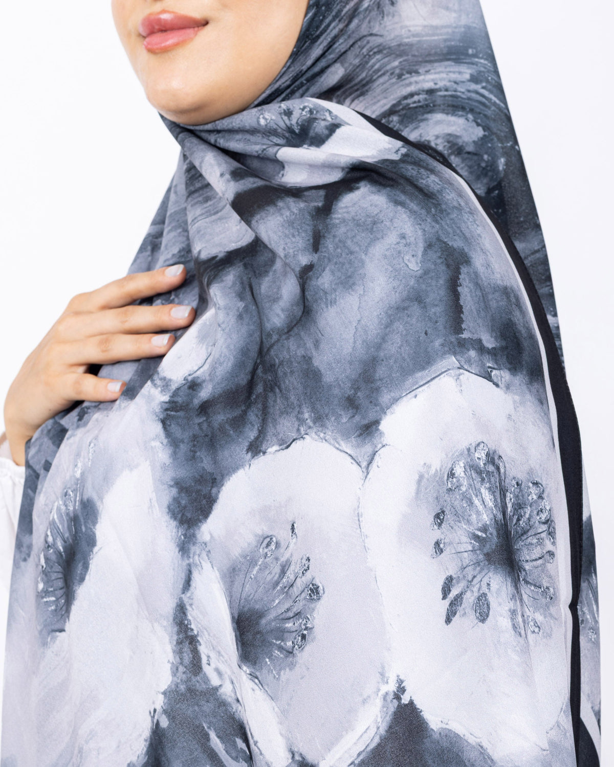 Fransız İpeği D018 Siyah-Gri, çiçekli desenli, 75 × 185 cm şal – görsel 4