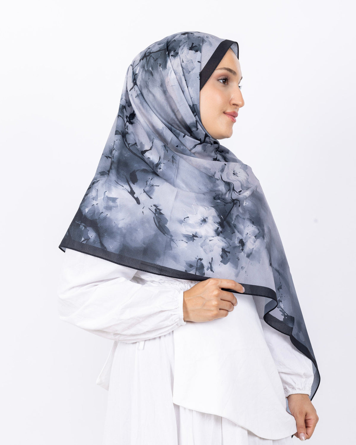 Fransız İpeği D017 Siyah-Gri, çiçekli desenli, 75 × 185 cm şal – görsel 3