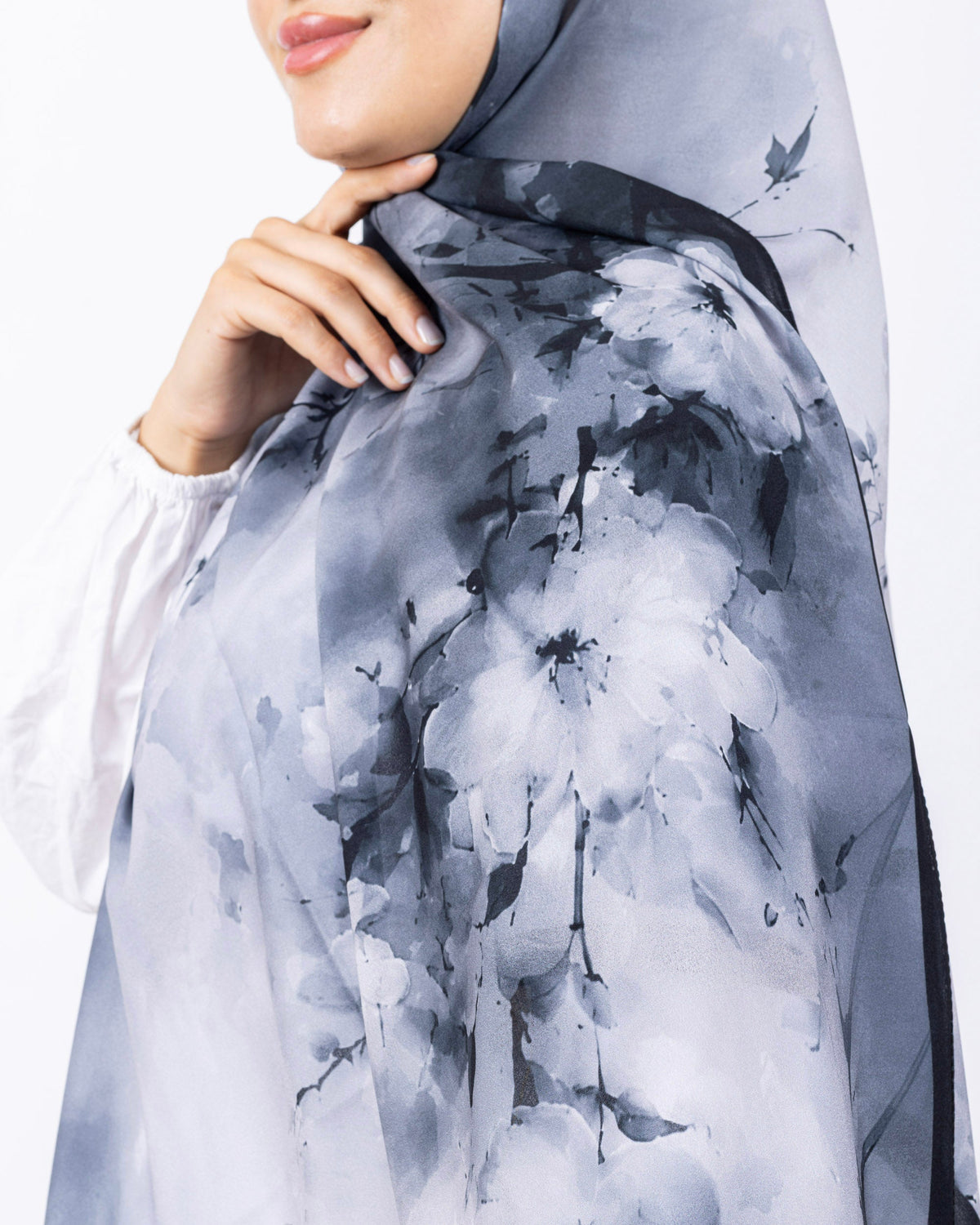 Fransız İpeği D017 Siyah-Gri, çiçekli desenli, 75 × 185 cm şal – görsel 4