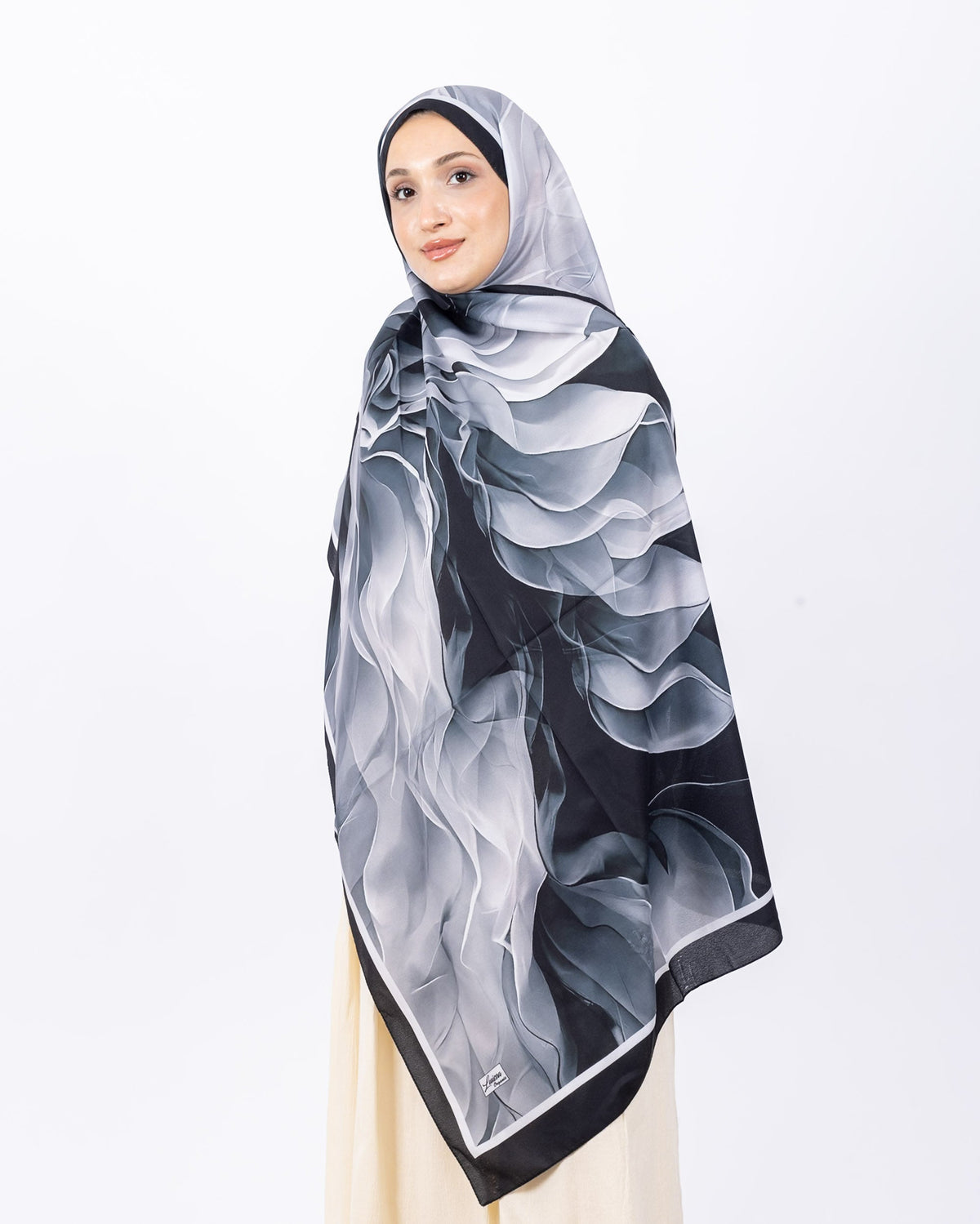 Mikro Soft Şal D007 Siyah, çiçekli desenli, 75 × 185 cm şal – görsel 1