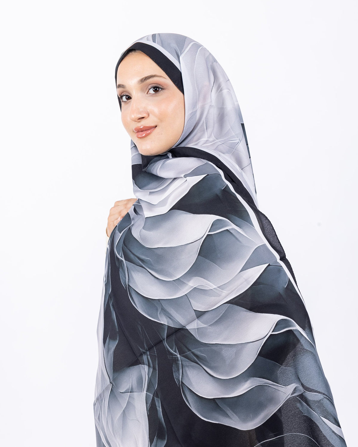 Mikro Soft Şal D007 Siyah, çiçekli desenli, 75 × 185 cm şal – görsel 2