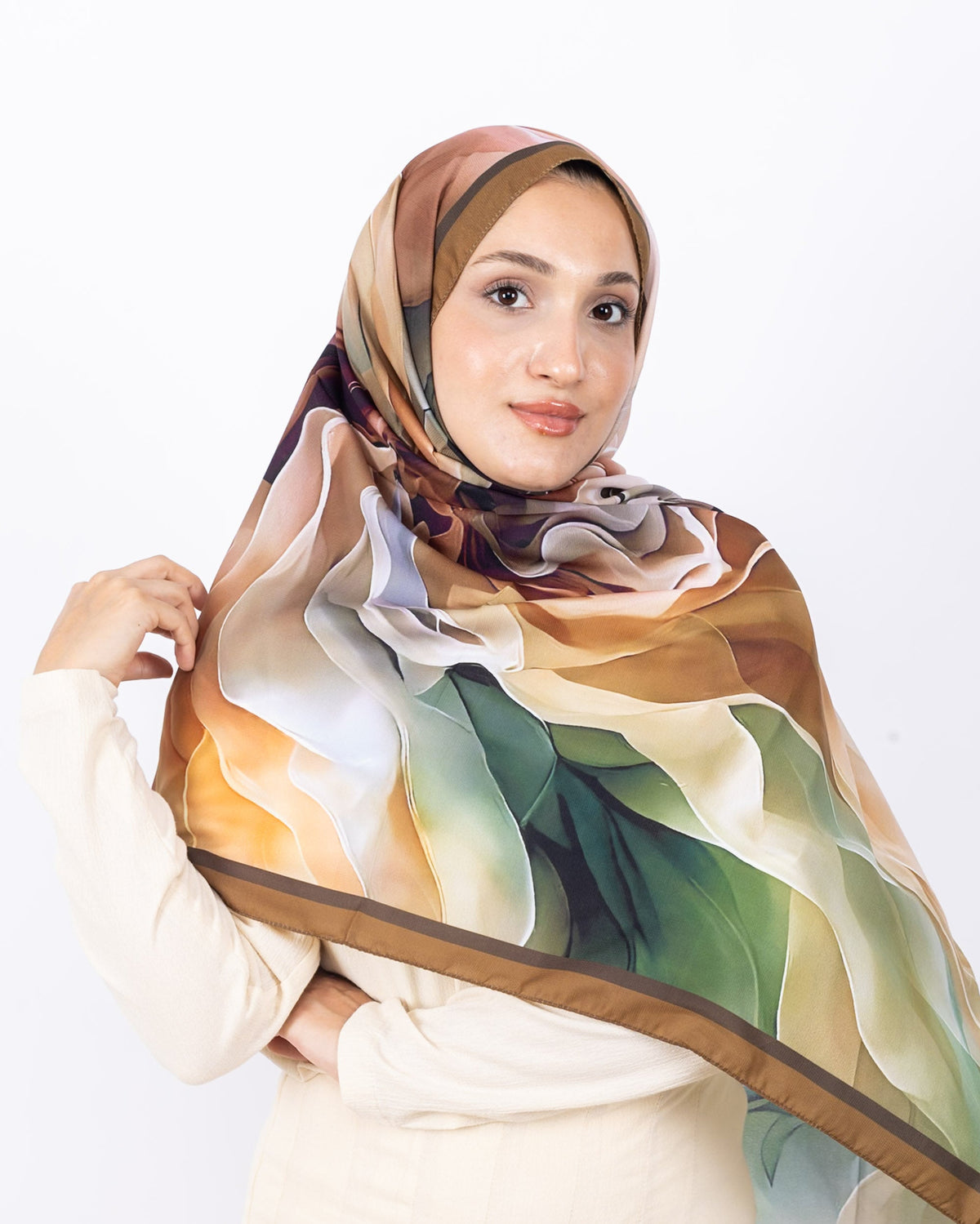 Mikro Soft Şal D007 Sütlü Kahve, çiçekli desenli, 75 × 185 cm şal – görsel 3