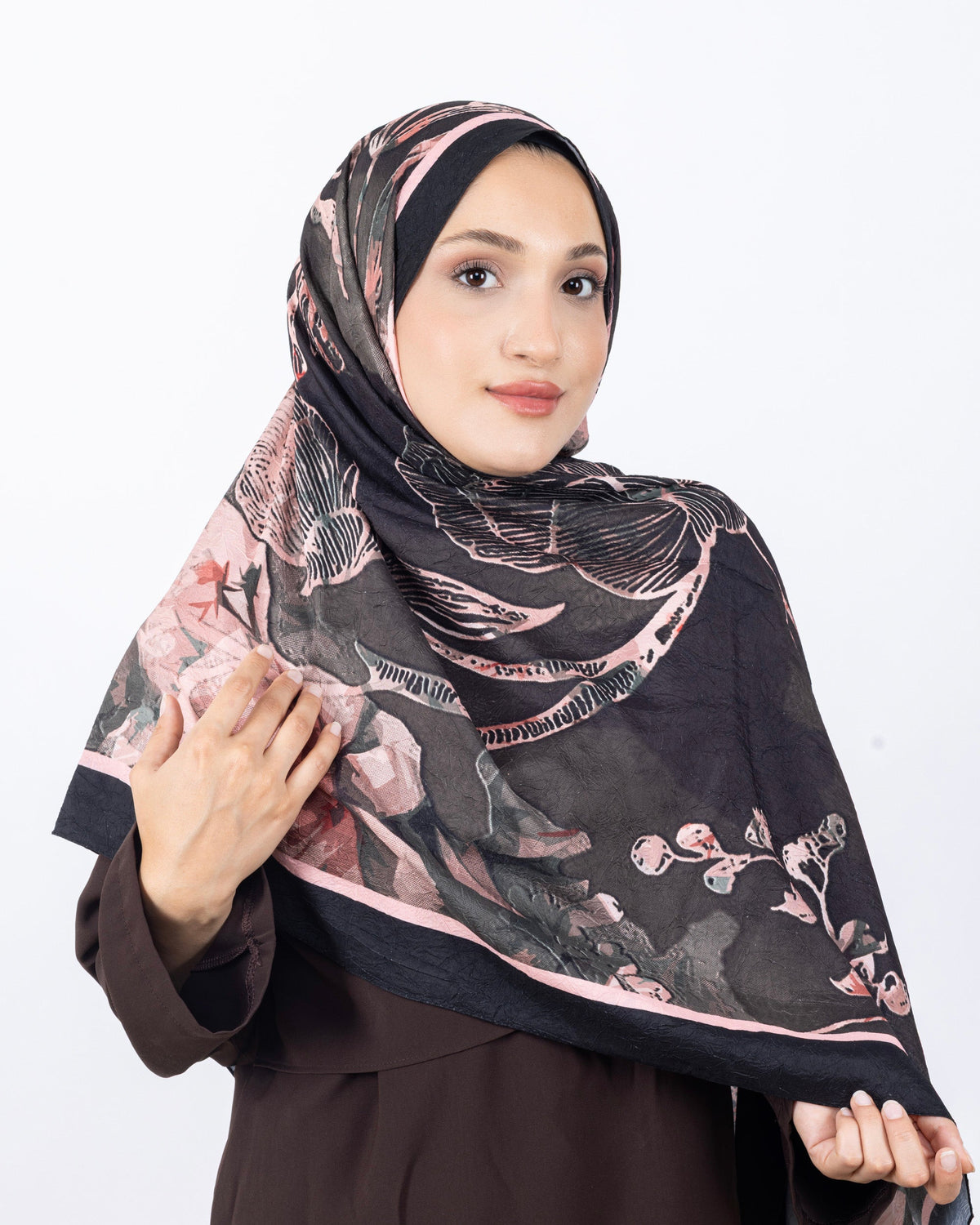 Mikro Bambu Kraş Şal D025 Siyah-Pembe, çiçekli desenli, 75 × 185 cm şal – görsel 3