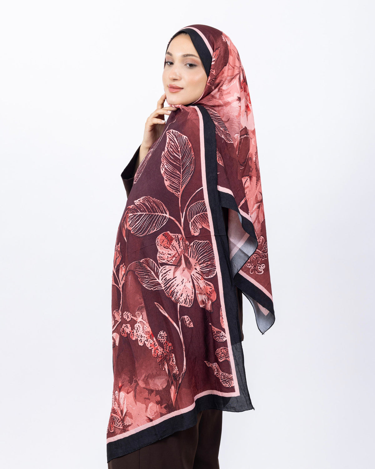 Mikro Bambu Kraş Şal D025 Siyah-Bordo, çiçekli desenli, 75 × 185 cm şal – görsel 1