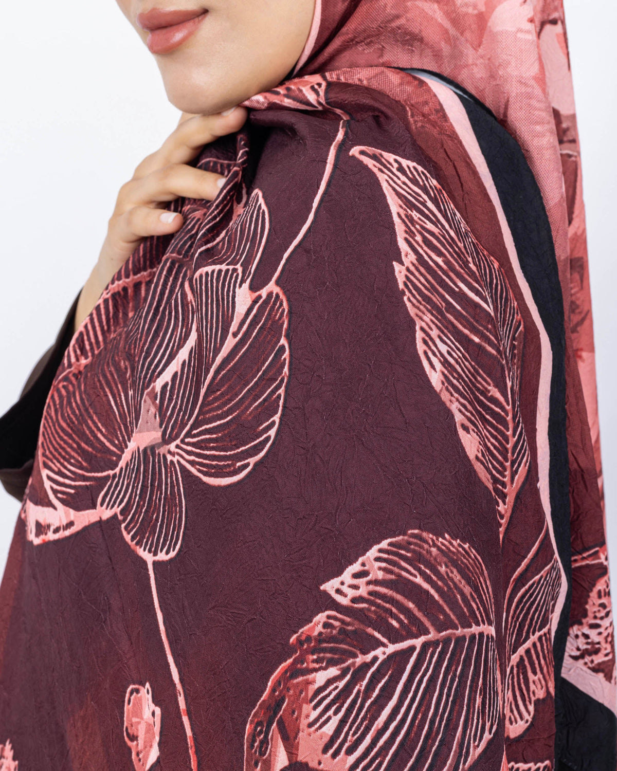 Mikro Bambu Kraş Şal D025 Siyah-Bordo, çiçekli desenli, 75 × 185 cm şal – görsel 4