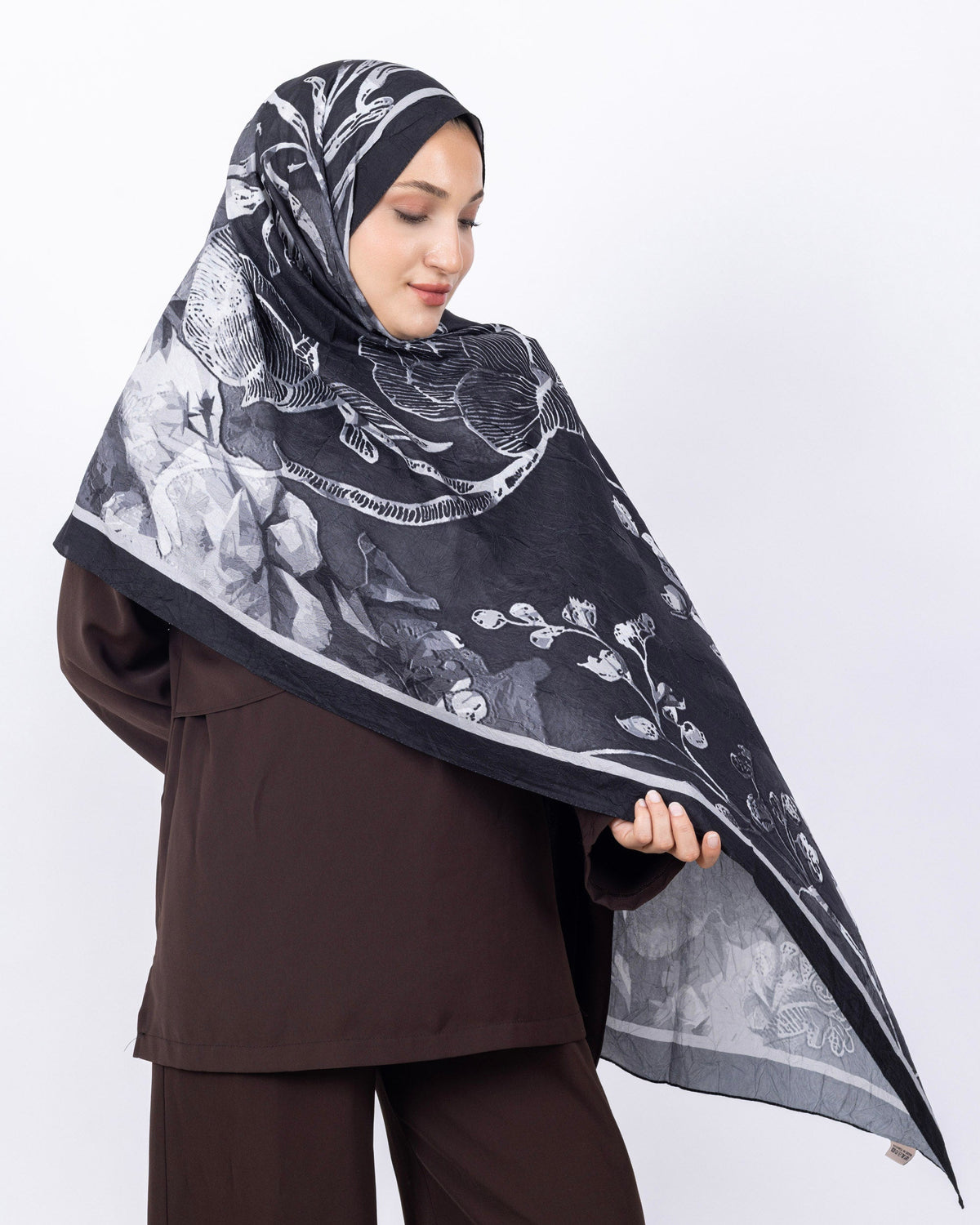 Mikro Bambu Kraş Şal D025 Siyah-Gri, çiçekli desenli, 75 × 185 cm şal – görsel 4