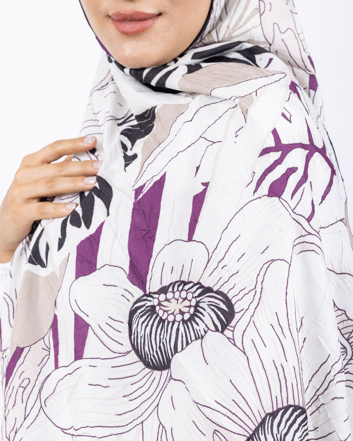 Mikro Bambu Kraş Şal D024 Siyah-Fuşya, çiçekli desenli, 75 × 185 cm şal – görsel 4