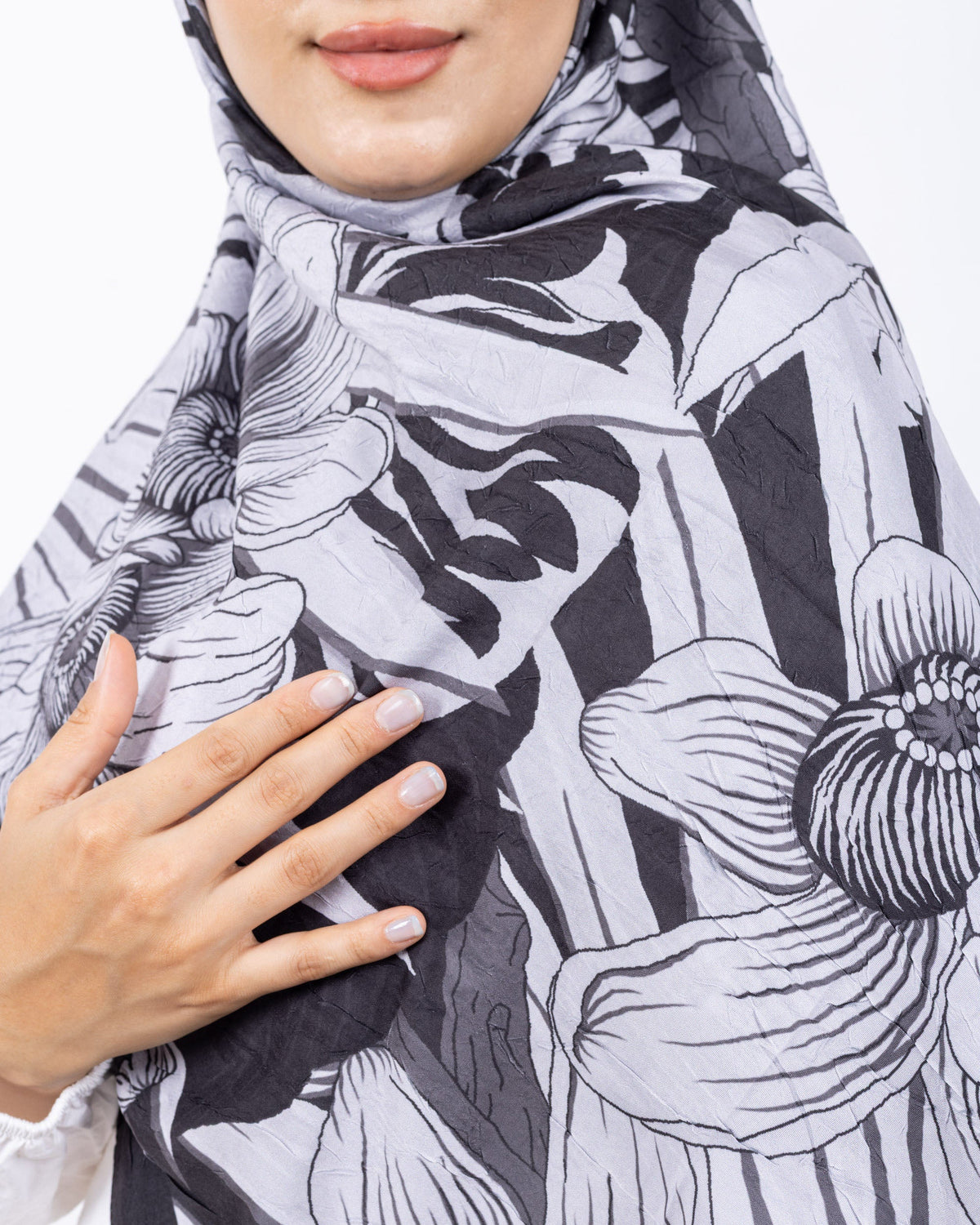 Mikro Bambu Kraş Şal D024 Siyah-Gri, çiçekli desenli, 75 × 185 cm şal – görsel 4