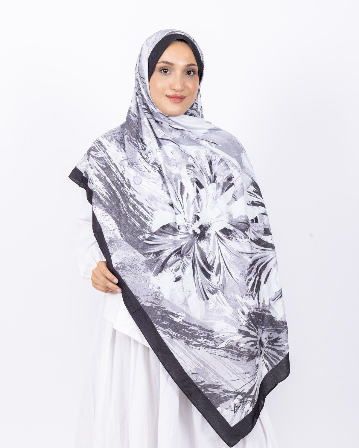 Mikro Bambu Kraş Şal D020 Siyah, çiçekli desenli, 75 × 185 cm şal – görsel 2