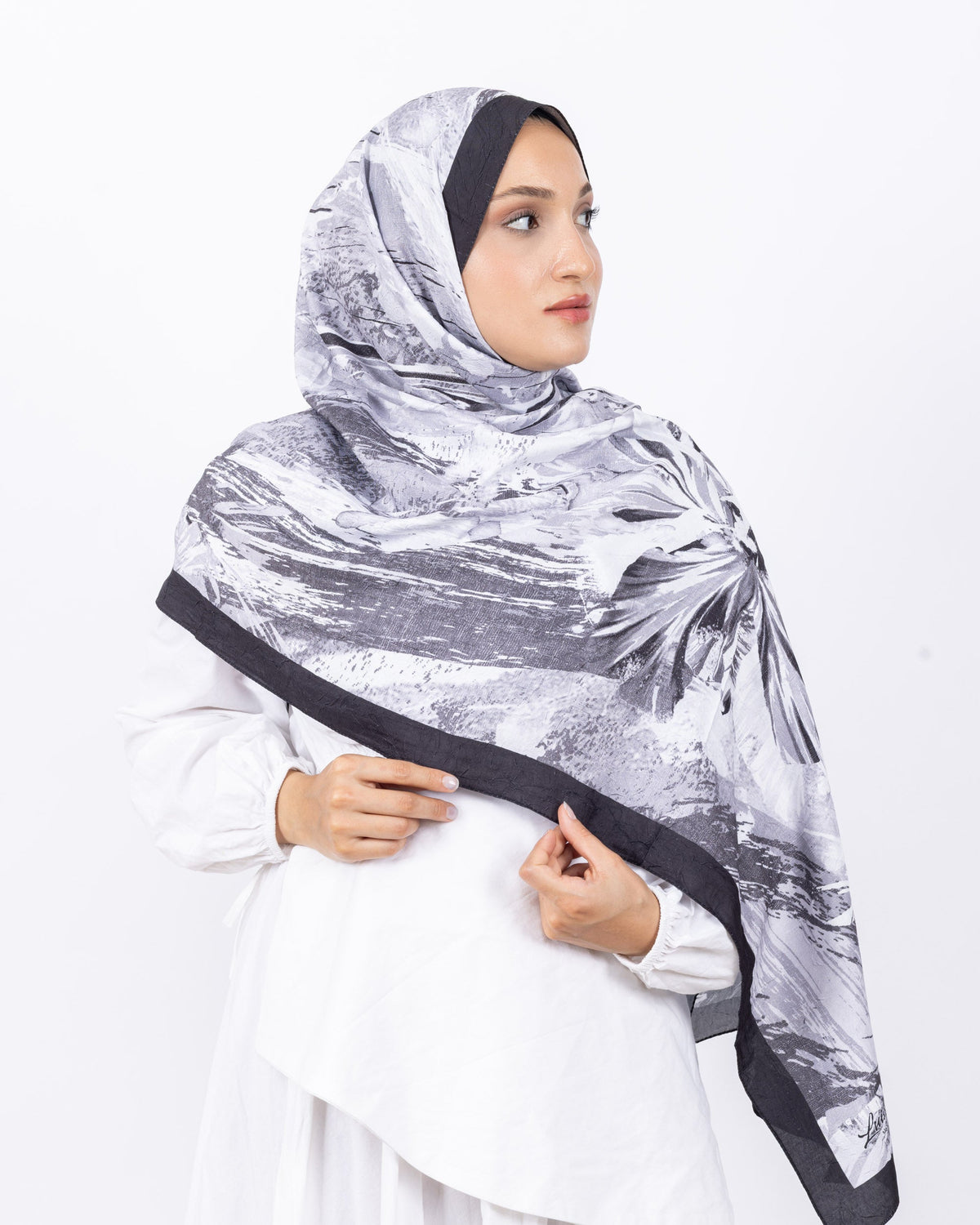 Mikro Bambu Kraş Şal D020 Siyah, çiçekli desenli, 75 × 185 cm şal – görsel 4