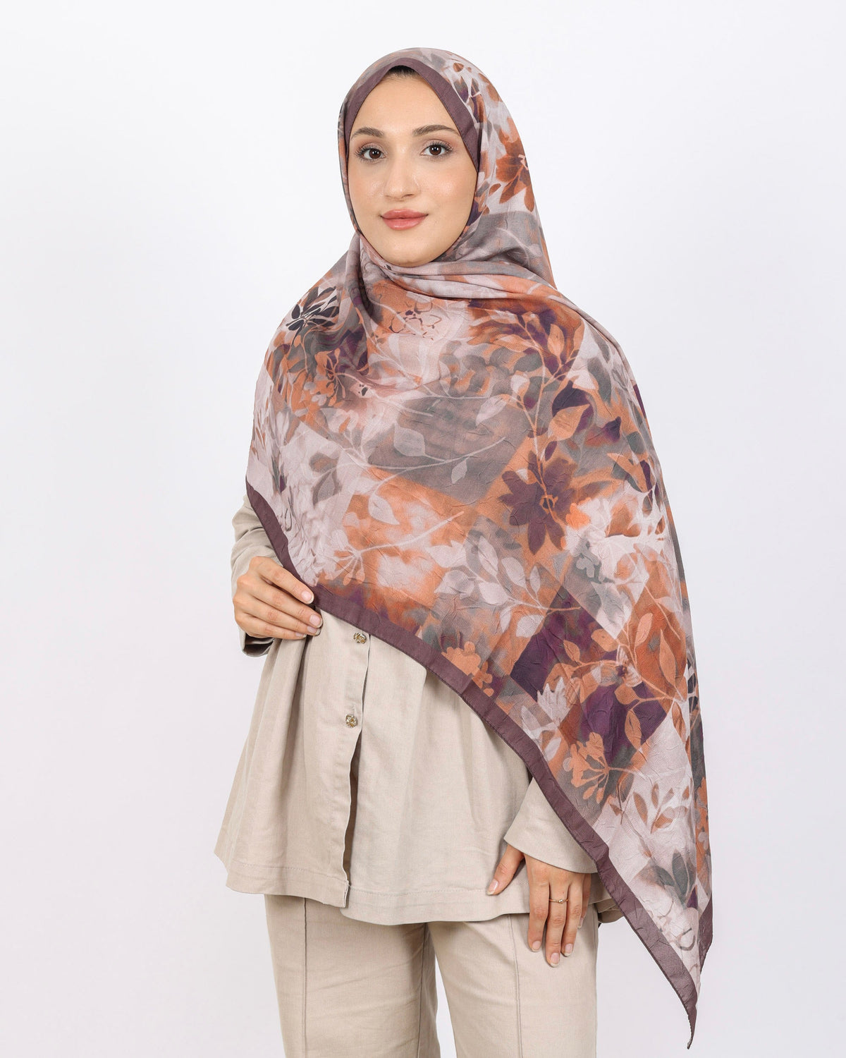 Soft Bambu Kraş Şal D042 Kahverengi, çiçekli desenli, 75 × 185 cm şal – görsel 3
