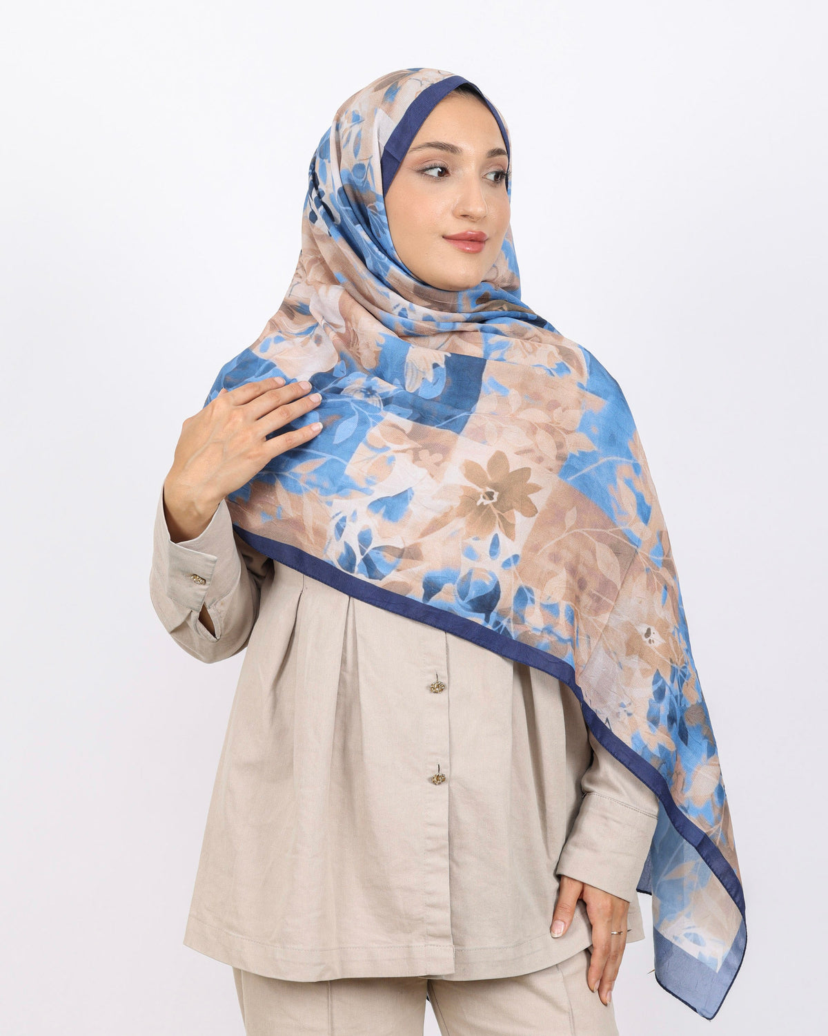 Soft Bambu Kraş Şal D042 Lacivert, çiçekli desenli, 75 × 185 cm şal – görsel 2