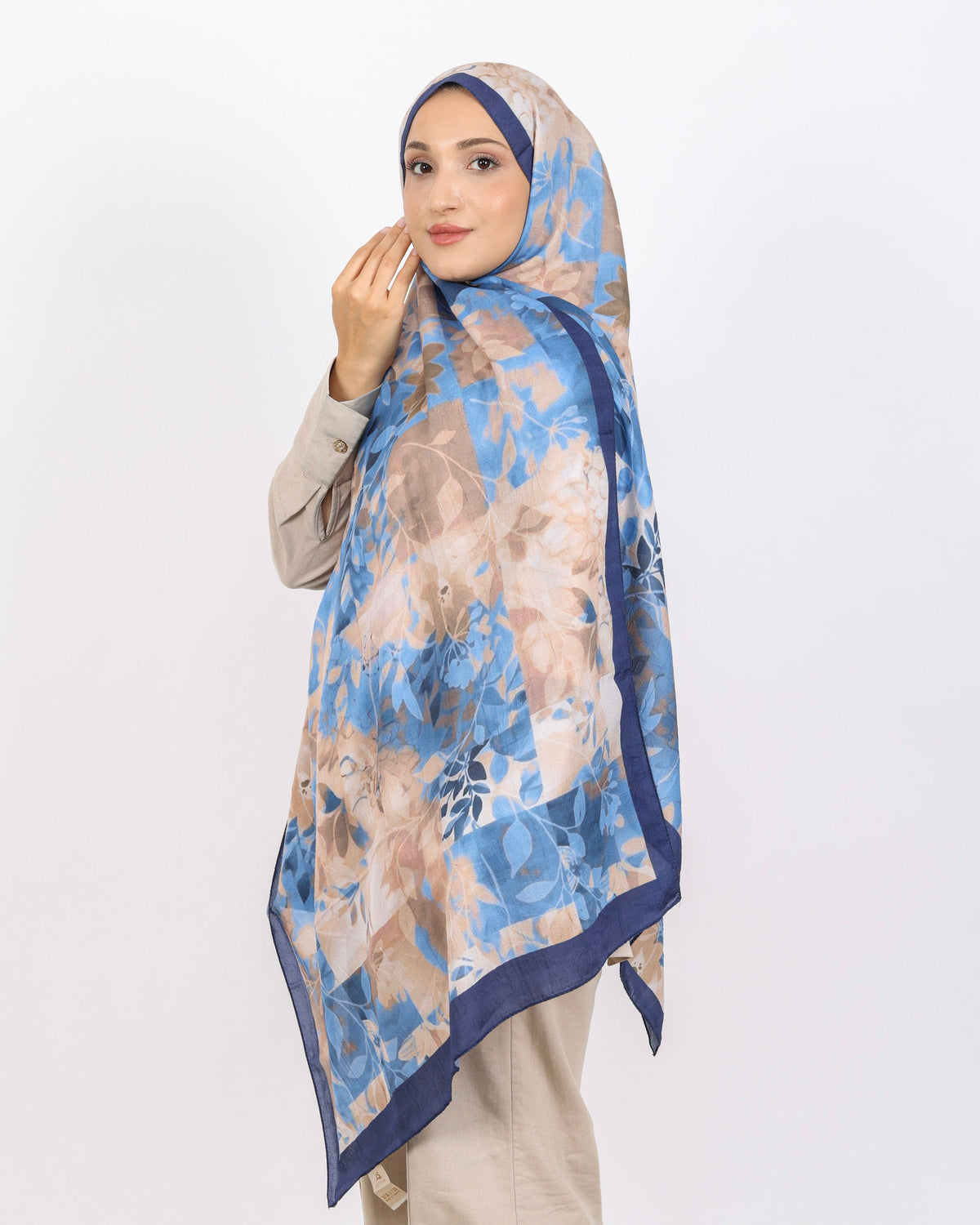 Soft Bambu Kraş Şal D042 Lacivert, çiçekli desenli, 75 × 185 cm şal – görsel 3