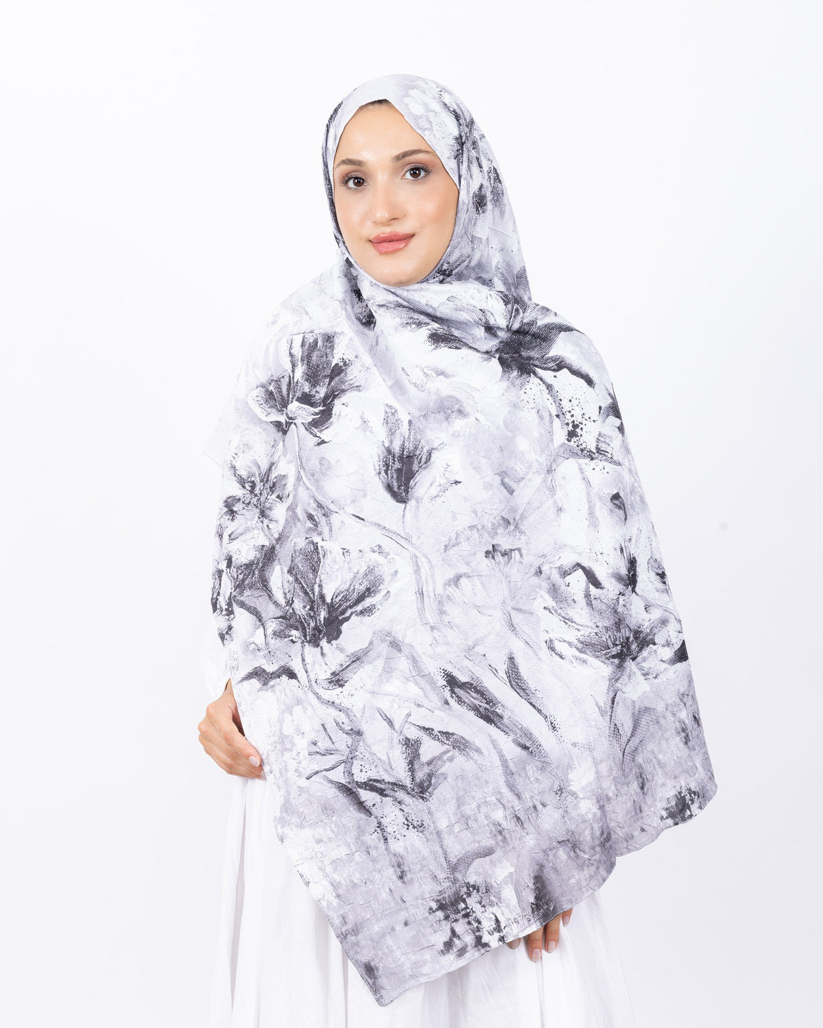 Mikro Bambu Kraş Şal D032 Beyaz-Gri, çiçekli desenli, 75 × 185 cm şal – görsel 1