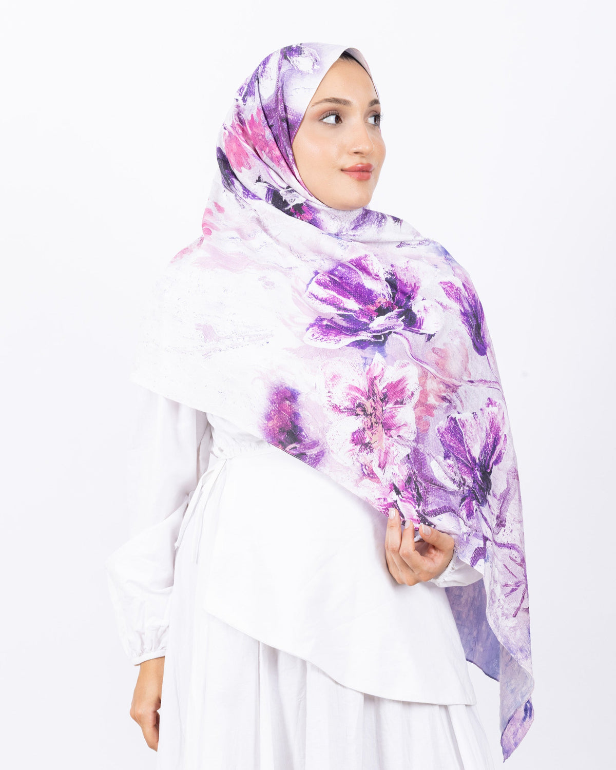 Mikro Bambu Kraş Şal D032 Beyaz-Mor, çiçekli desenli, 75 × 185 cm şal – görsel 1