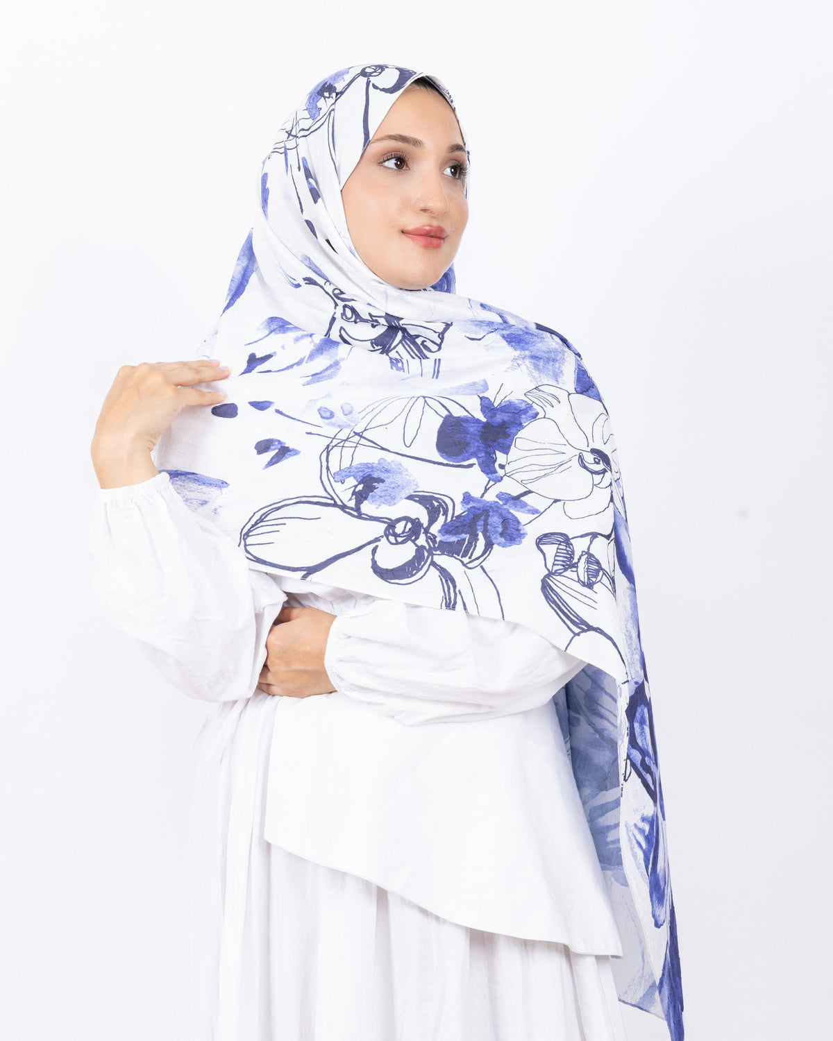 Mikro Bambu Kraş Şal D031 Lacivert, çiçekli desenli, 75 × 185 cm şal – görsel 1