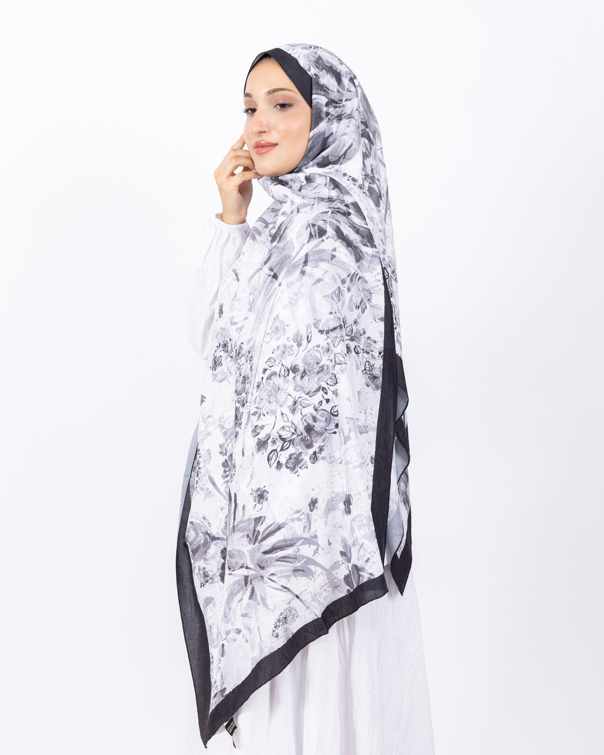 Mikro Bambu Kraş Şal D029 Siyah-Gri, çiçekli desenli, 75 × 185 cm şal – görsel 3