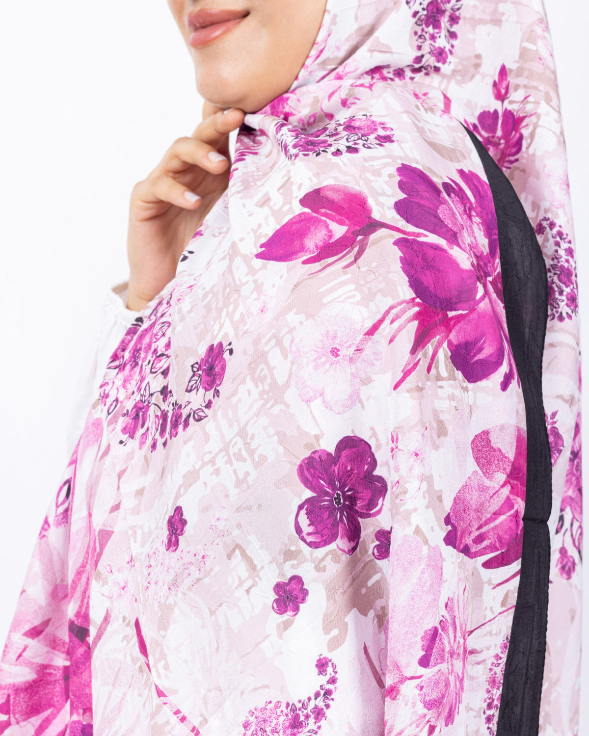 Mikro Bambu Kraş Şal D029 Siyah-Fuşya, çiçekli desenli, 75 × 185 cm şal – görsel 4