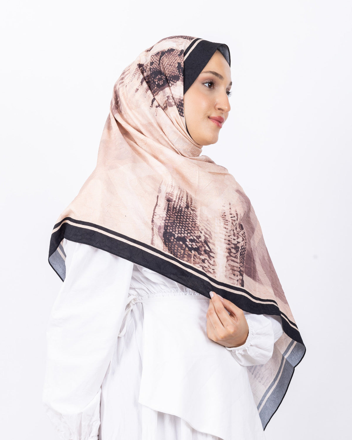 Mikro Bambu Kraş Şal D030 Siyah-Bej, 75 × 185 cm şal – görsel 3