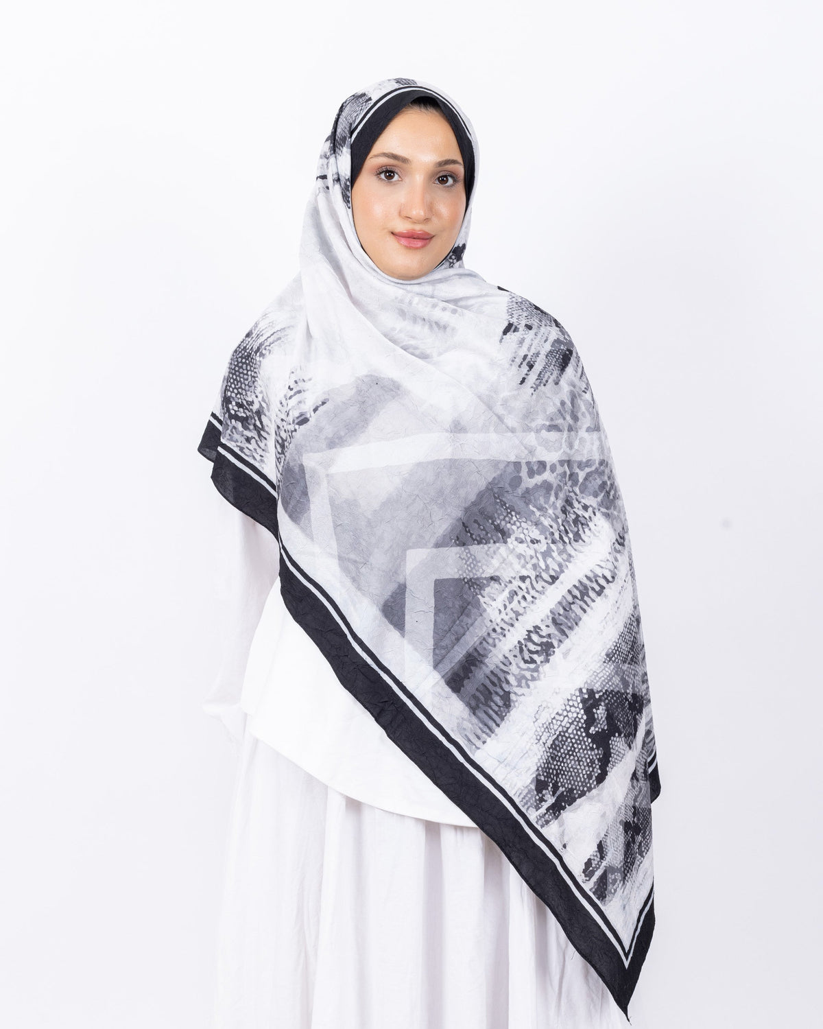 Mikro Bambu Kraş Şal D030 Siyah-Gri, 75 × 185 cm şal – görsel 2
