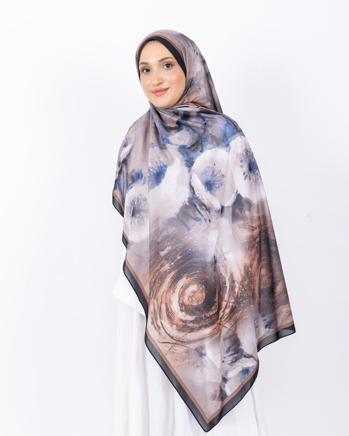 Fransız İpeği D018 Siyah-Bej, çiçekli desenli, 75 × 185 cm şal – görsel 2