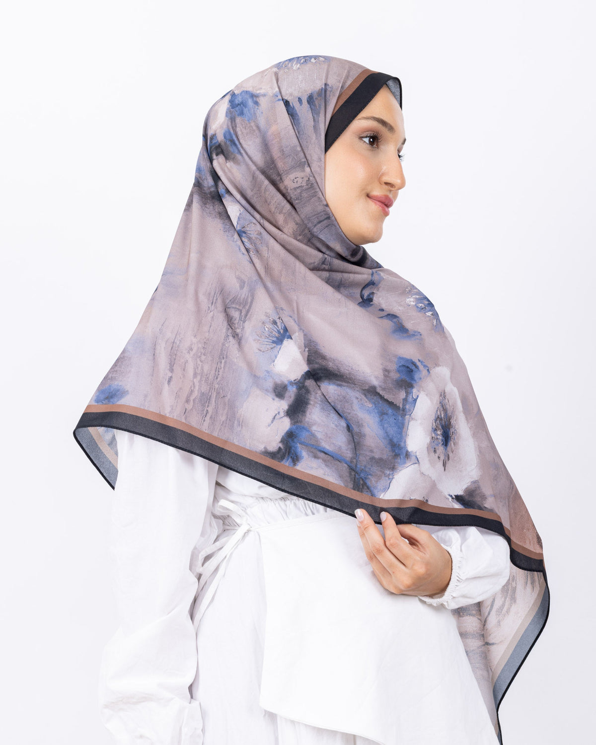 Fransız İpeği D018 Siyah-Bej, çiçekli desenli, 75 × 185 cm şal – görsel 4