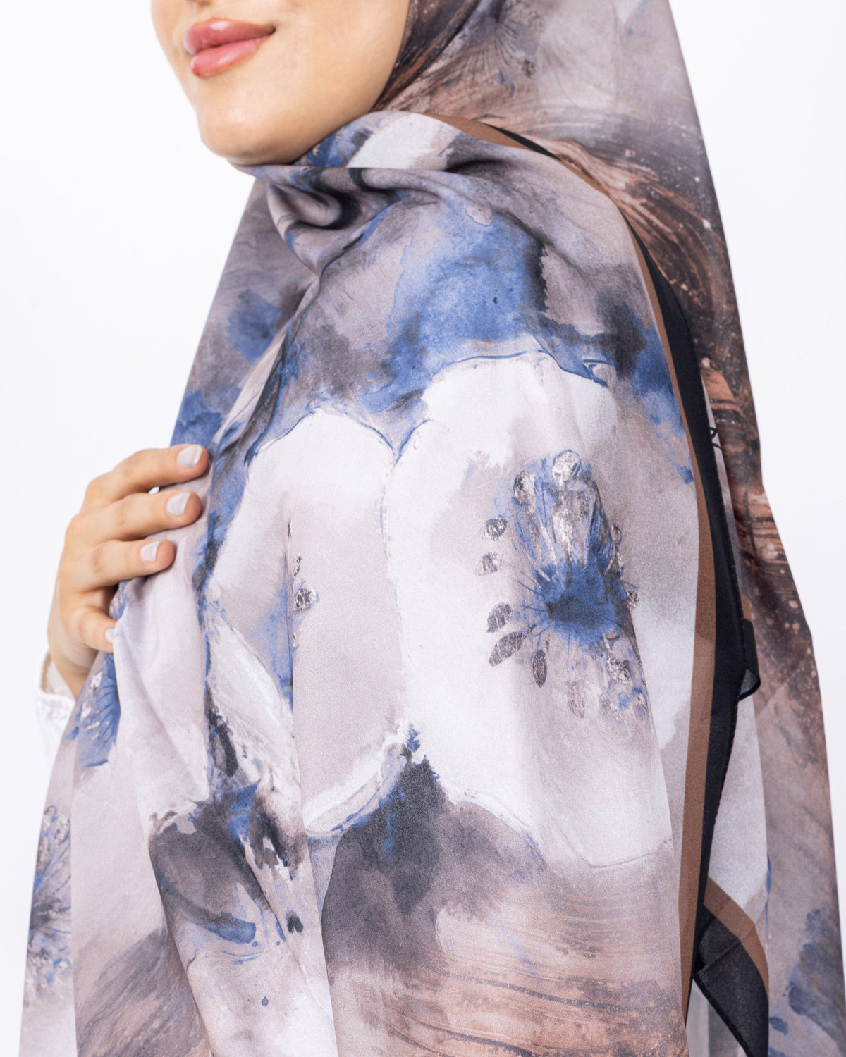 Fransız İpeği D018 Siyah-Bej, çiçekli desenli, 75 × 185 cm şal – görsel 1