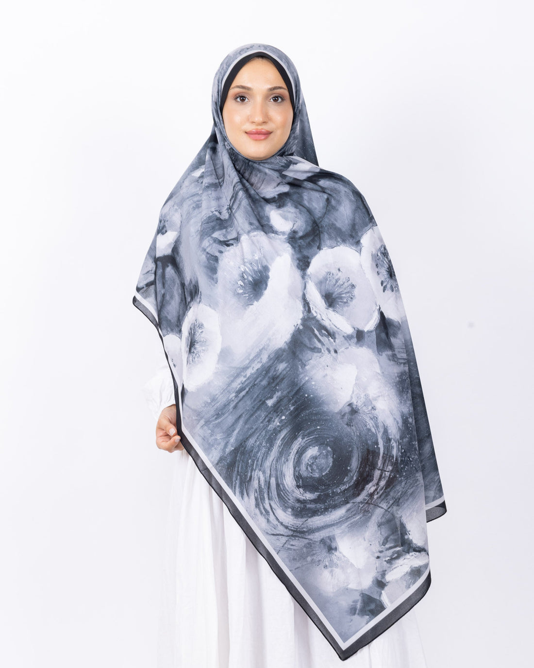 Fransız İpeği D018 Siyah-Gri, çiçekli desenli, 75 × 185 cm şal – görsel 2