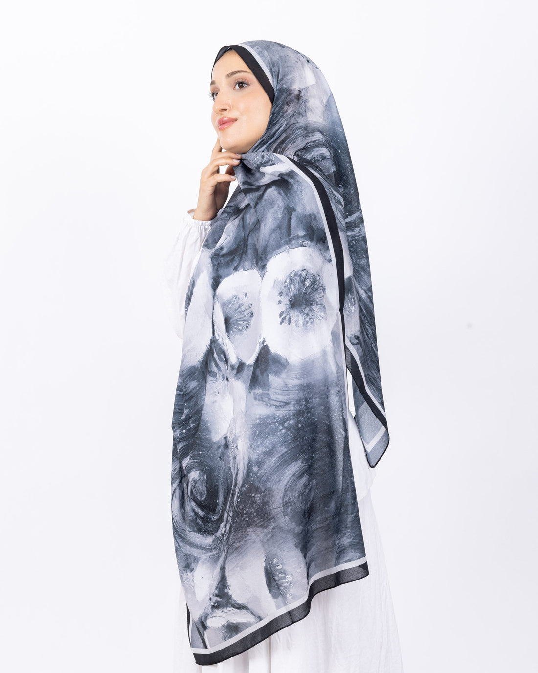 Fransız İpeği D018 Siyah-Gri, çiçekli desenli, 75 × 185 cm şal – görsel 1