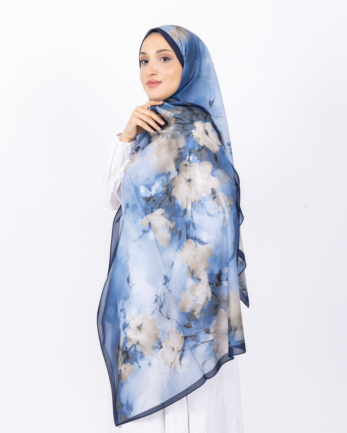 Fransız İpeği D017 Lacivert, çiçekli desenli, 75 × 185 cm şal – görsel 3