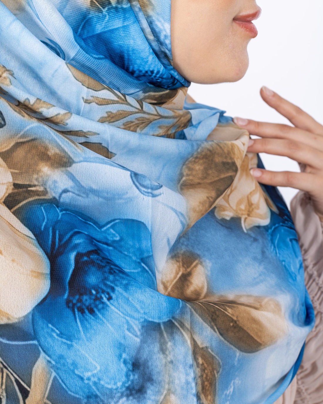 Mikro Soft Şal D006 İndigo Mavi, çiçekli desenli, 75 × 185 cm şal – görsel 1