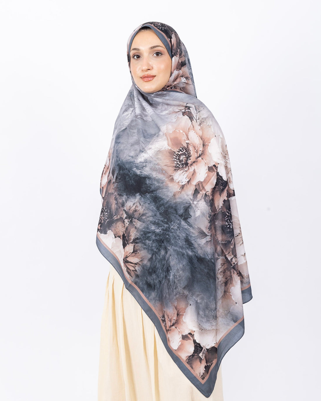 Mikro Soft Şal D005 Gri, çiçekli desenli, 75 × 185 cm şal – görsel 2