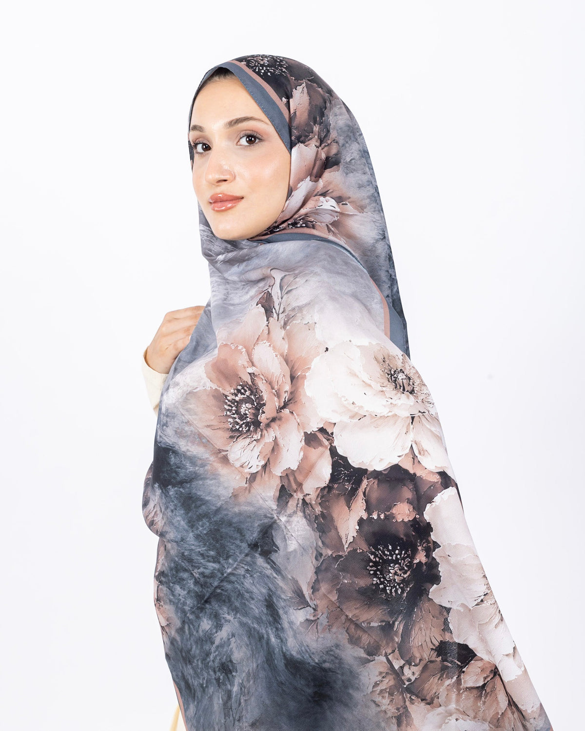 Mikro Soft Şal D005 Gri, çiçekli desenli, 75 × 185 cm şal – görsel 3