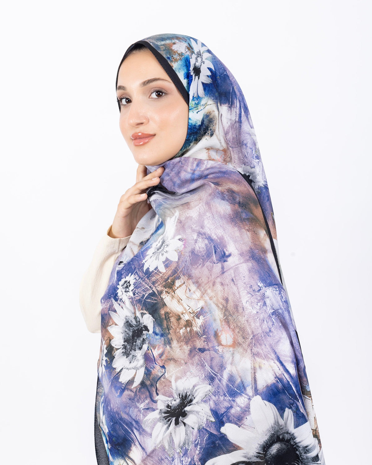 Mikro Soft Şal D002 Siyah-Mor, çiçekli desenli, 75 × 185 cm şal – görsel 1