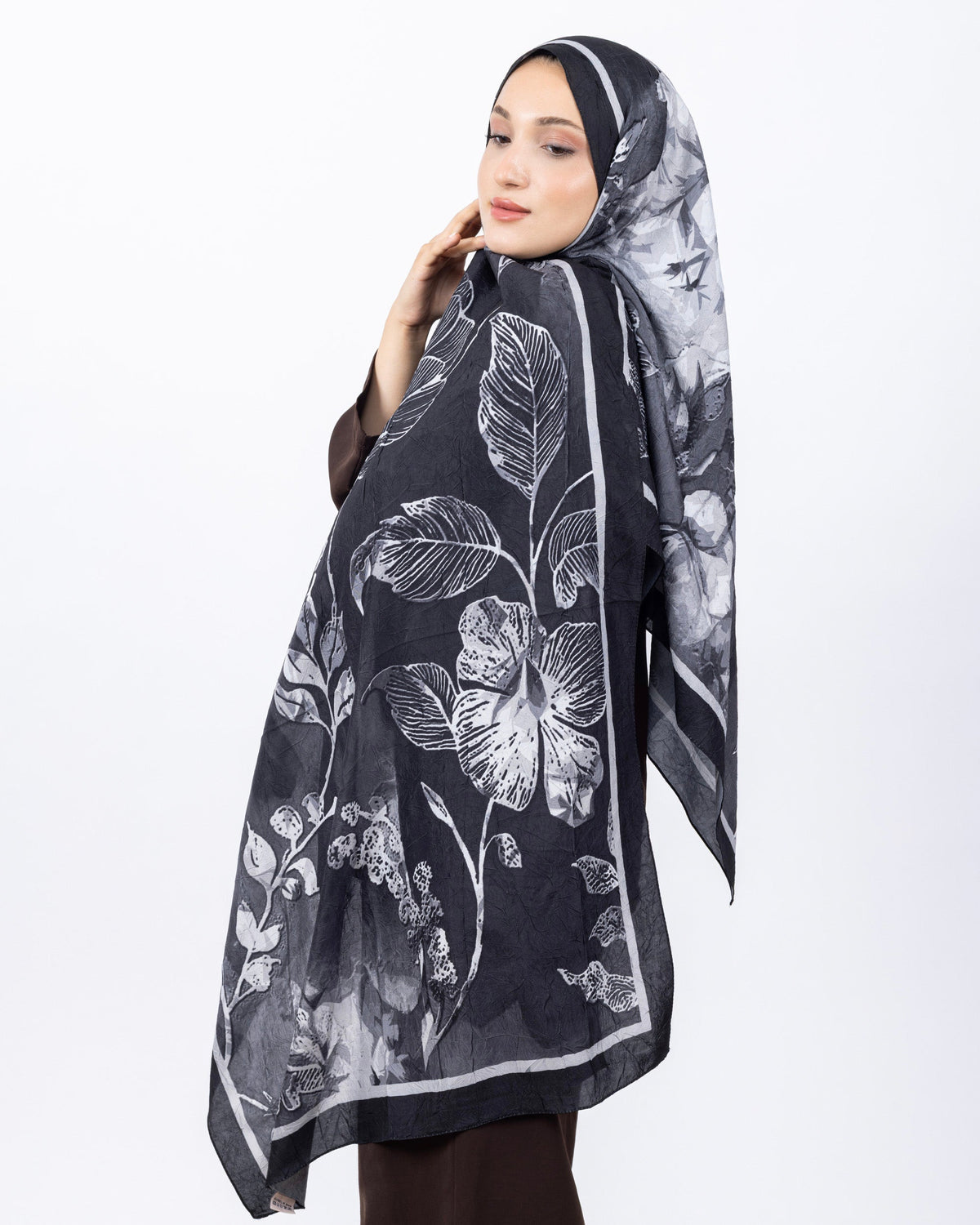 Mikro Bambu Kraş Şal D025 Siyah-Gri, çiçekli desenli, 75 × 185 cm şal – görsel 3