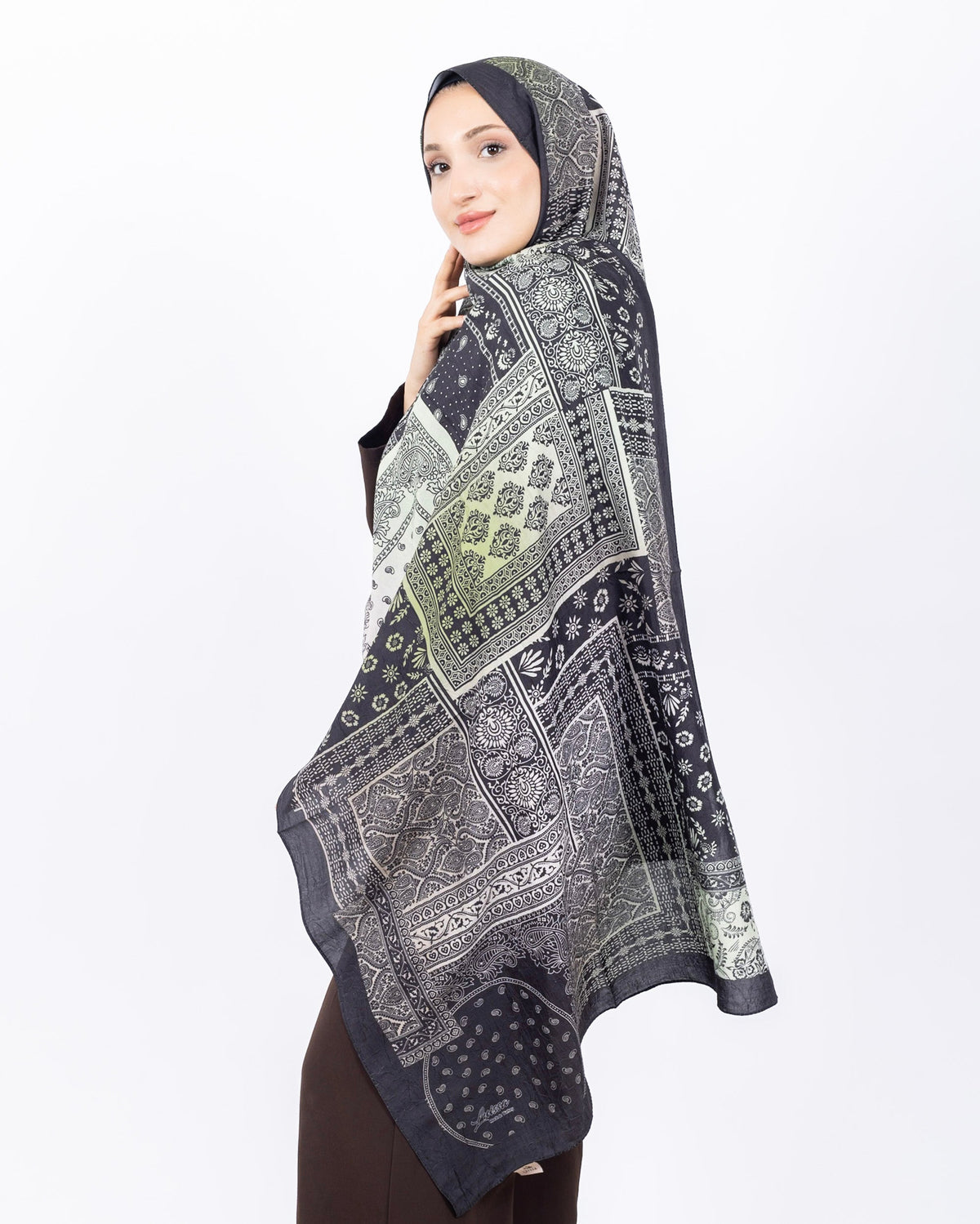 Mikro Bambu Kraş Şal D034 Siyah-Yeşil, 75 × 185 cm şal – görsel 3