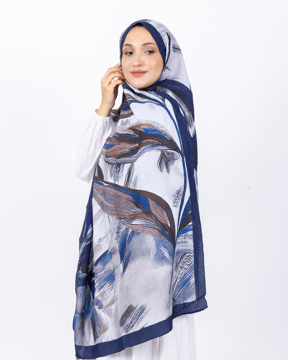 Mikro Bambu Kraş Şal D033 Lacivert, yapraklı desenli, 75 × 185 cm şal – görsel 3