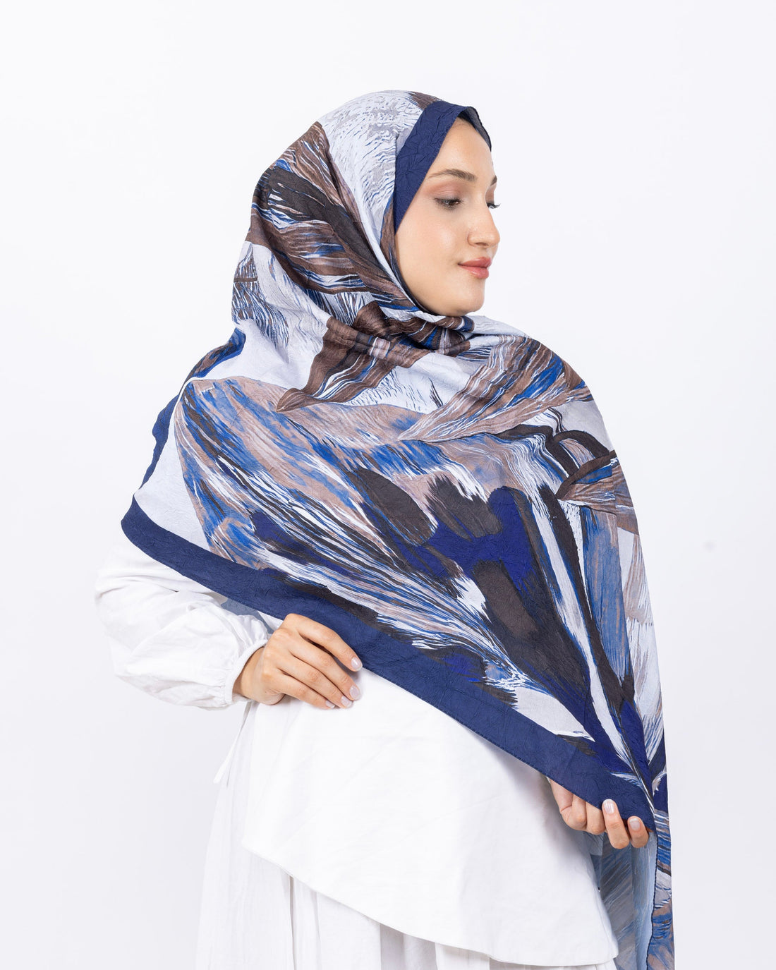 Mikro Bambu Kraş Şal D033 Lacivert, yapraklı desenli, 75 × 185 cm şal – görsel 1