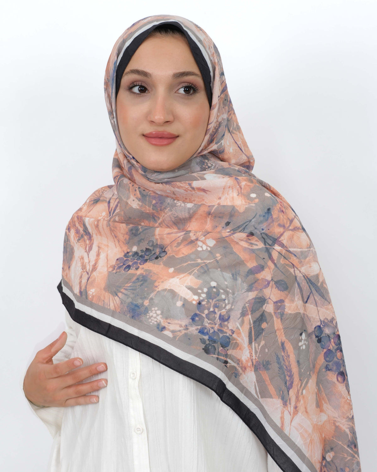 Soft Bambu Kraş Şal D050 Siyah-Gri, çiçekli desenli, 75 × 185 cm şal – görsel 4