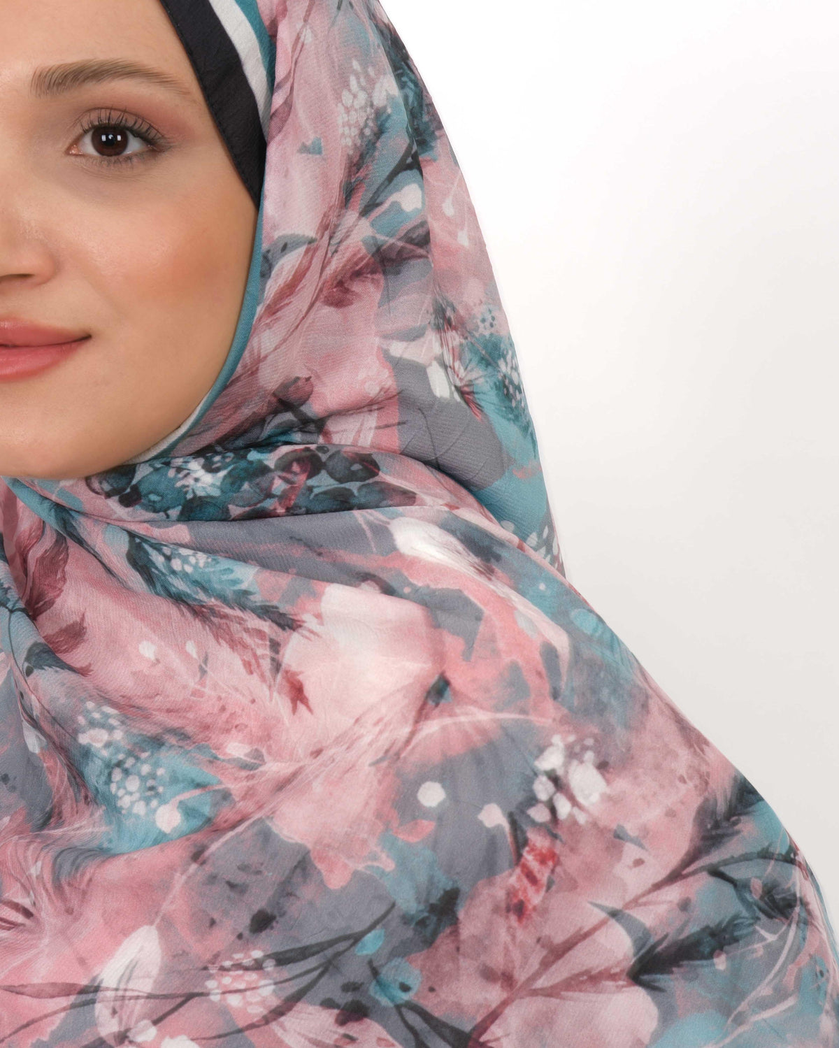 Soft Bambu Kraş Şal D050 Siyah-Beyaz, çiçekli desenli, 75 × 185 cm şal – görsel 1
