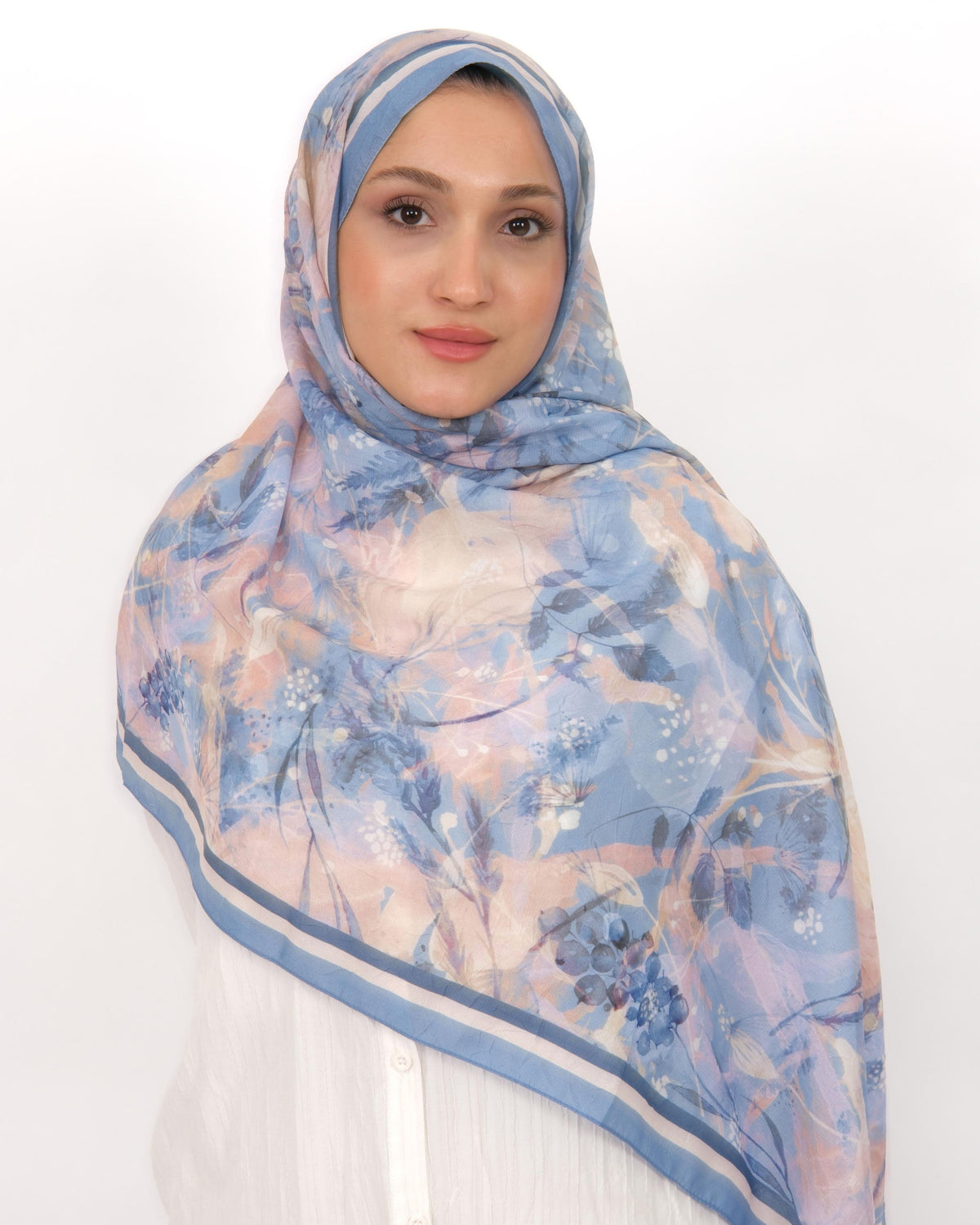 Soft Bambu Kraş Şal D050 Mavi, çiçekli desenli, 75 × 185 cm şal – görsel 3