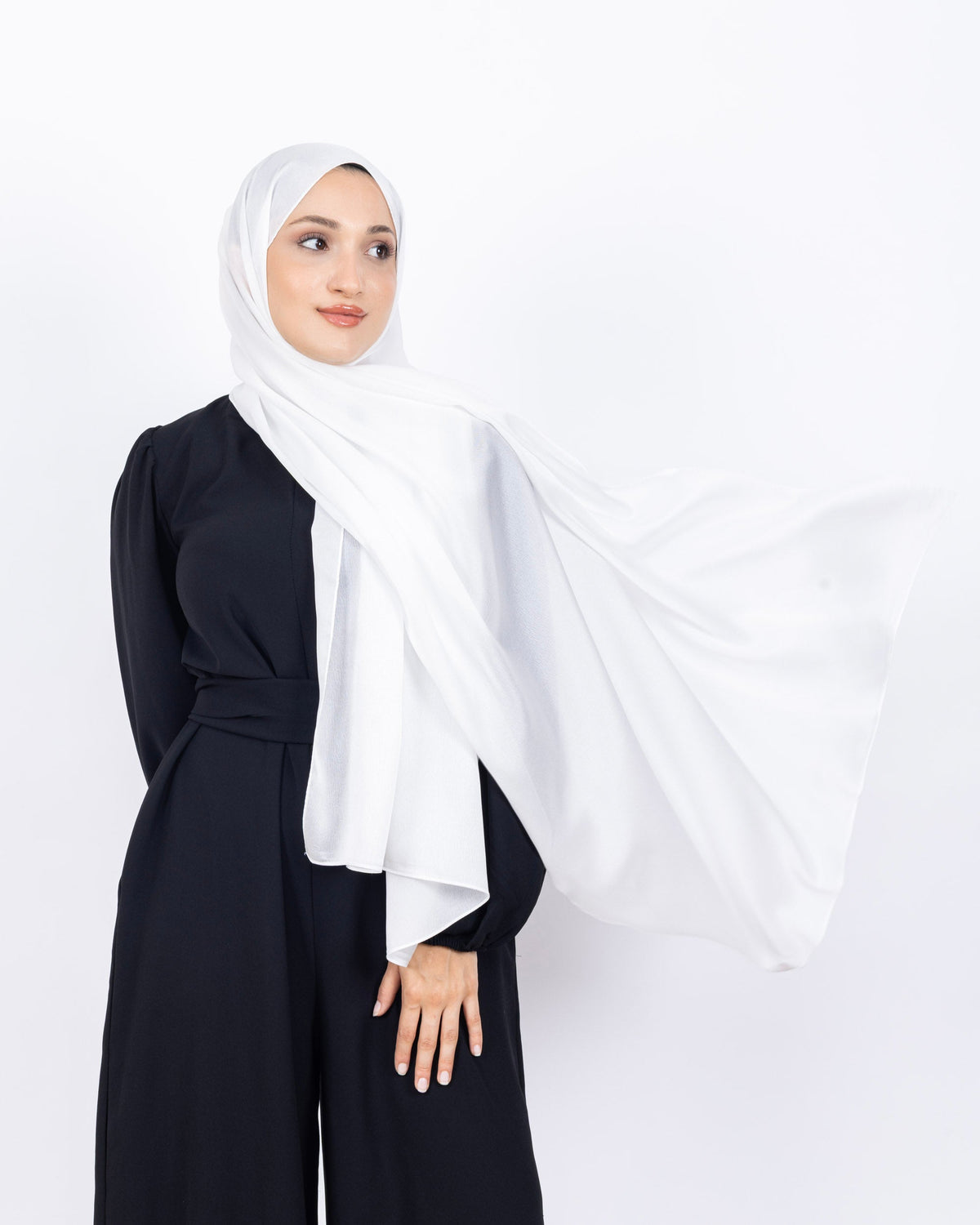 Düz Kristal Şal D019 Kırık Beyaz, düz desenli, 75 × 185 cm şal – görsel 3