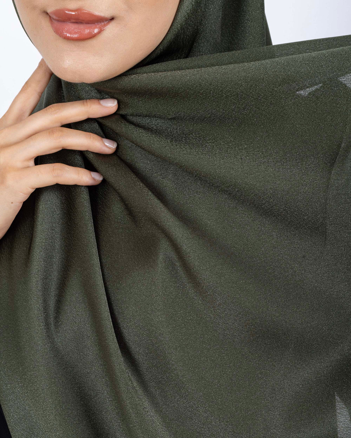 Düz Kristal Şal D019 Haki Yeşili, düz desenli, 75 × 185 cm şal – görsel 4